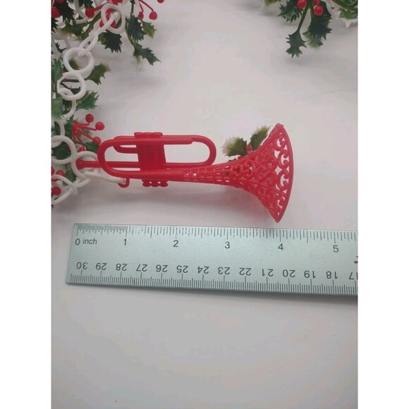 Vintage MCM 1960s Plastic Christmas 8 ft Garland Musical Instruments Holly Berry - Picture 11 of 15
